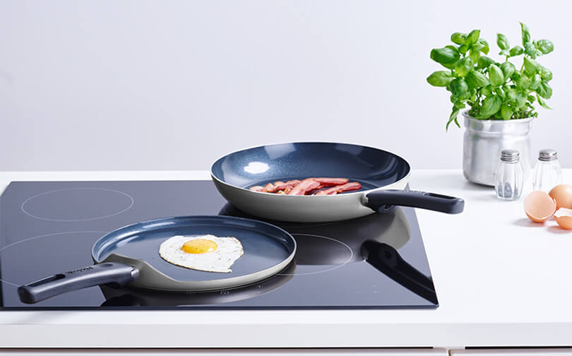 Basics Ensemble de 5 Accessoires de Cuisine Antiadhésifs à Induction  - Aluminium, avec Fonction Égouttoir : : Cuisine et Maison