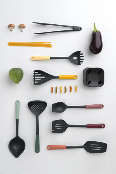 Brabantia - Kit d'ustensiles de cuisine, avec louche à soupe, cuillère,  écumoire et spatule - Assortiment de coloris : : Cuisine et Maison