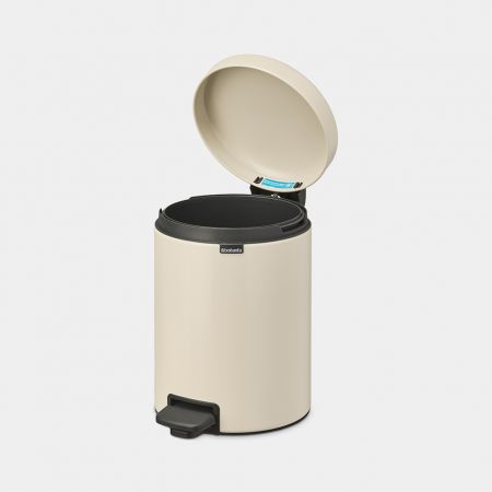 NewIcon Step on Trash Can 1.3 gallon (5 liter) - Soft Beige