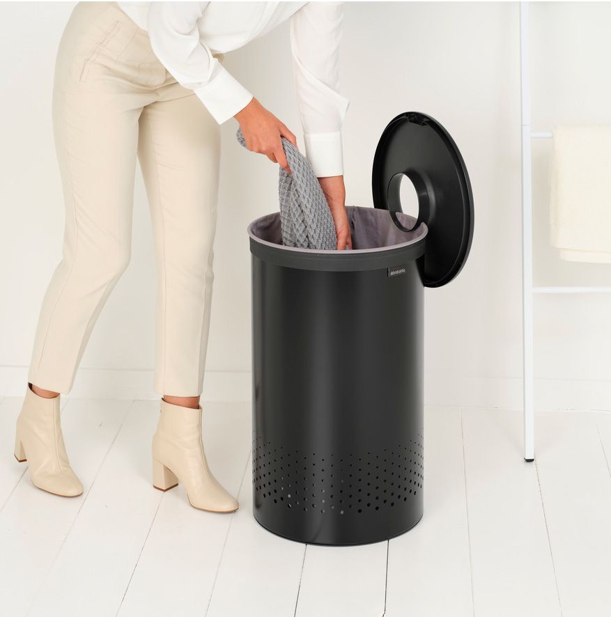 Laundry Trash Can, 16 gallon (60L), Plastic Lid Matt Black Brabantia