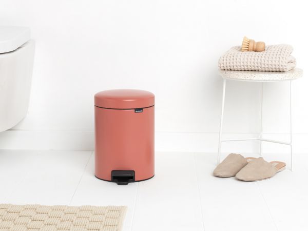 NewIcon Step on Trash Can 1.3 gallon (5 liter) - Terracotta Pink