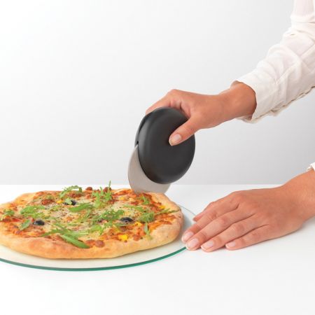 Roulette à pizza avec couvre-lame TASTY+ - Dark Grey