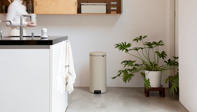 Treteimer newIcon 30 Liter - Soft Beige | Brabantia