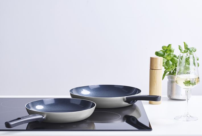 Indu+, patelnia do smażenia 24 cm do smażenia, powłoka nieprzywierająca — Light Grey