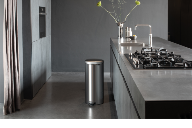 NewIcon Step on Trash Can 8 gallon (30 liter) - Matte Steel Fingerprint Proof