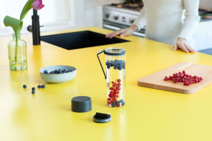 Make & Take Wasserflasche Mit Sieb, 0,5 Liter - Dark Grey