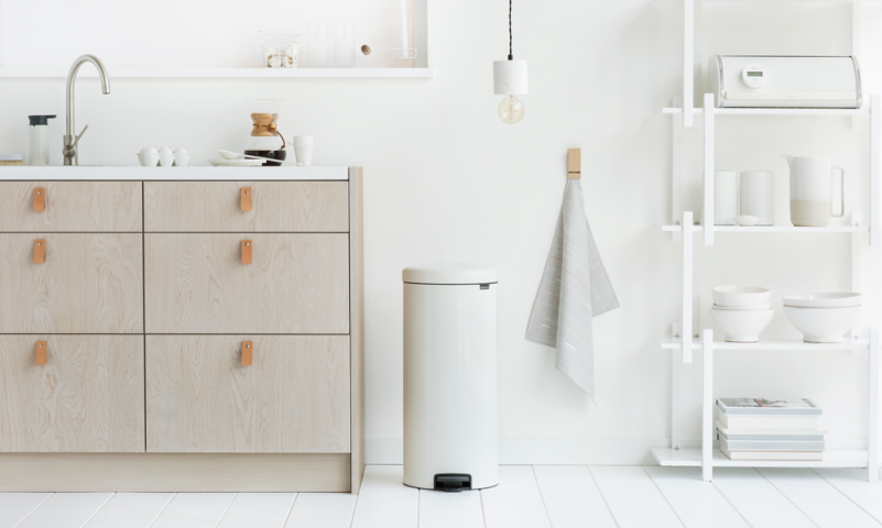 Kosz pedałowy newIcon 30 l – White