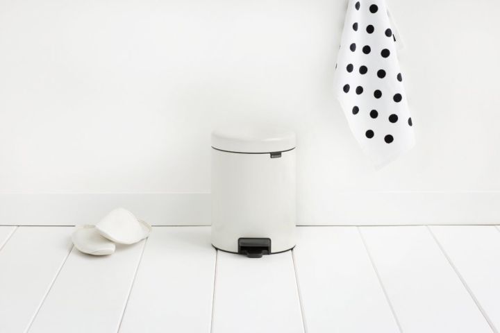 NewIcon Step on Trash Can 1.3 gallon (5 liter) - White