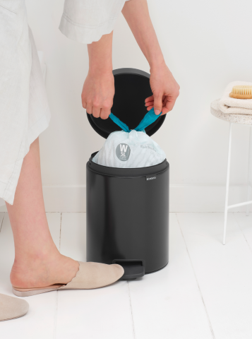 Poubelle à pédale newIcon 5 litres - Matt Black