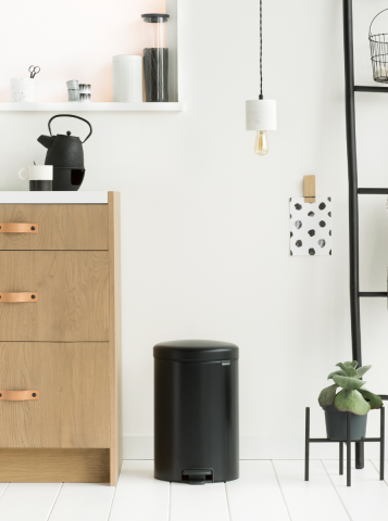 NewIcon Pedaalemmer 20 liter - Matt Black