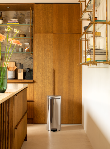 NewIcon Step on Trash Can 8 gallon (30 liter) - Brilliant Steel