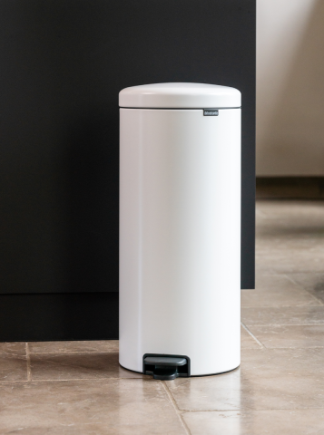 Poubelle à pédale newIcon 30 litres, Seau Intérieur Métal - White