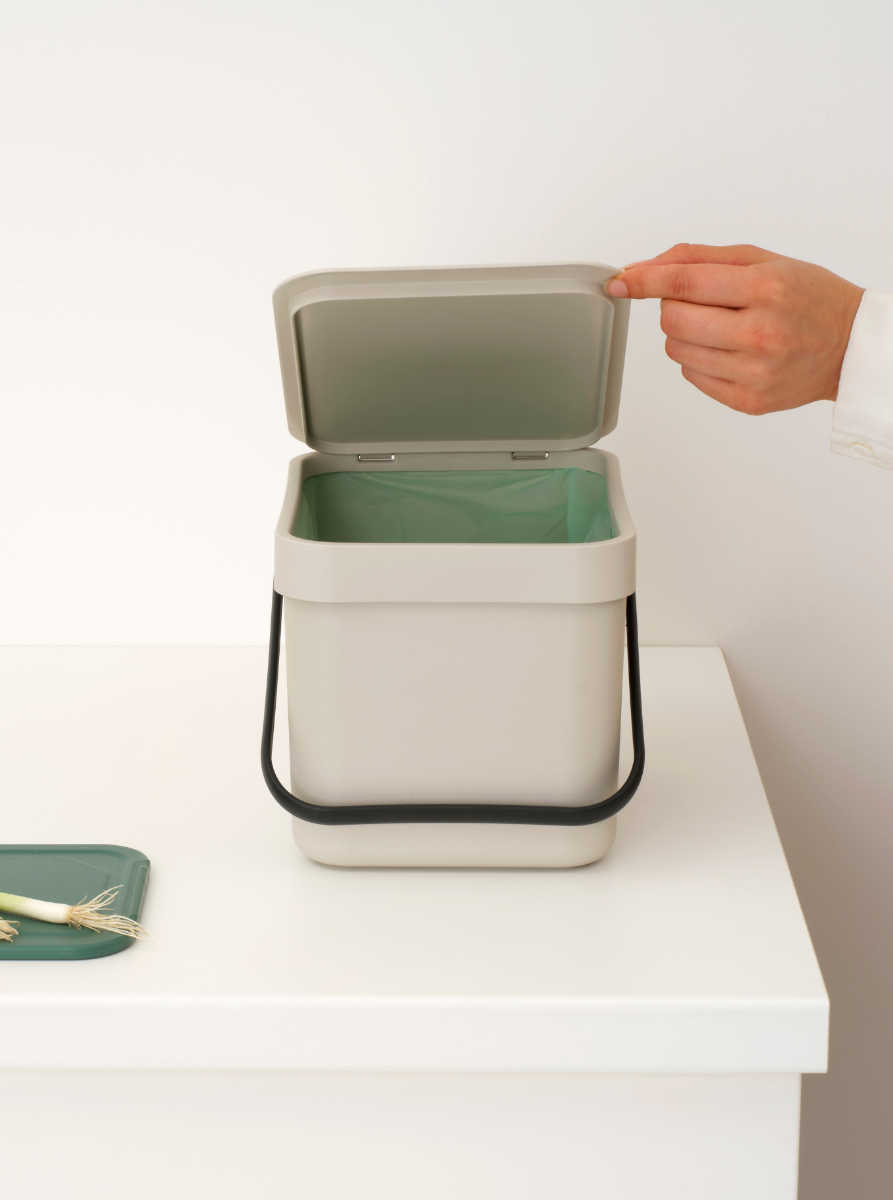 Sort & Go Recycling Trash Can 1.6 gallon (6L) - Soft Beige | Brabantia