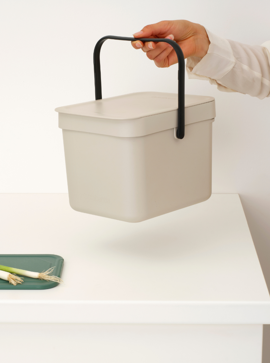 Sort & Go Recycling Trash Can 1.6 gallon (6L) - Soft Beige | Brabantia