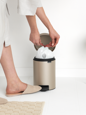 NewIcon Step on Trash Can 0.8 gallon (3 liter) - Metallic Gold