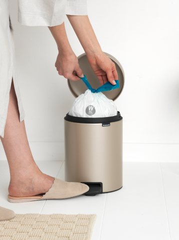 NewIcon Step on Trash Can 1.3 gallon (5 liter) - Metallic Gold