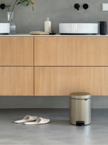 NewIcon Step on Trash Can 1.3 gallon (5 liter) - Metallic Gold