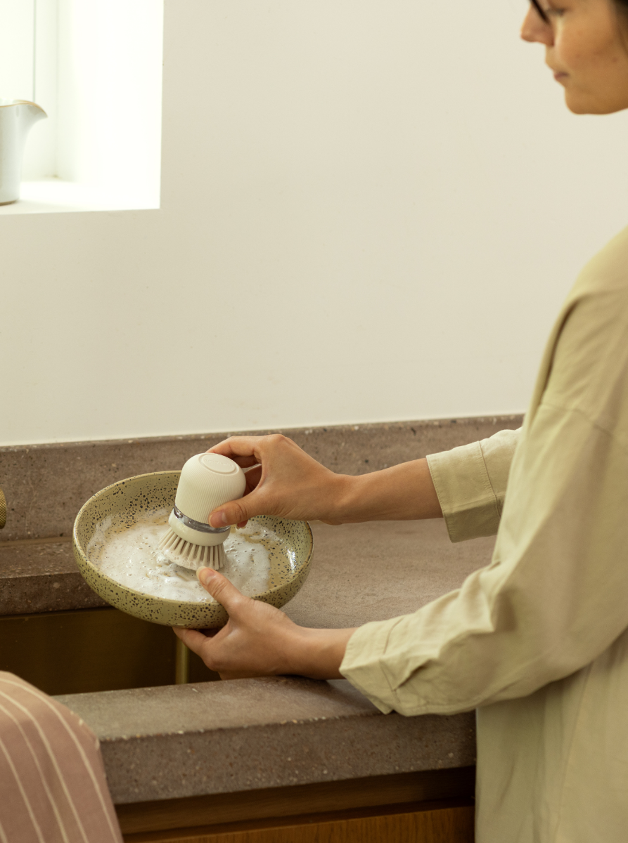 Spazzolino per piatti con distributore di sapone Soft Beige