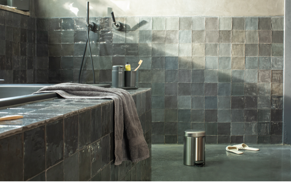 NewIcon Pedal Bin 3 litre, plastic inner bucket - Matt Steel Fingerprint Proof