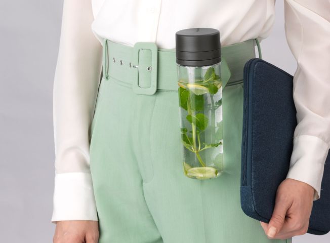 Make & Take Water Bottle with Strainer, 16.9 oz (0.5 L) - Dark Gray