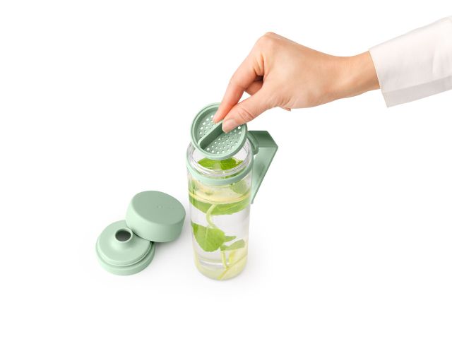 Make & Take Water Bottle With Strainer, 16.9 oz (0.5 L) - Jade Green