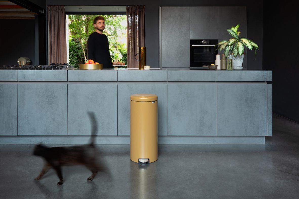 NewIcon Pedal Bin 30 litre - Warm Gold