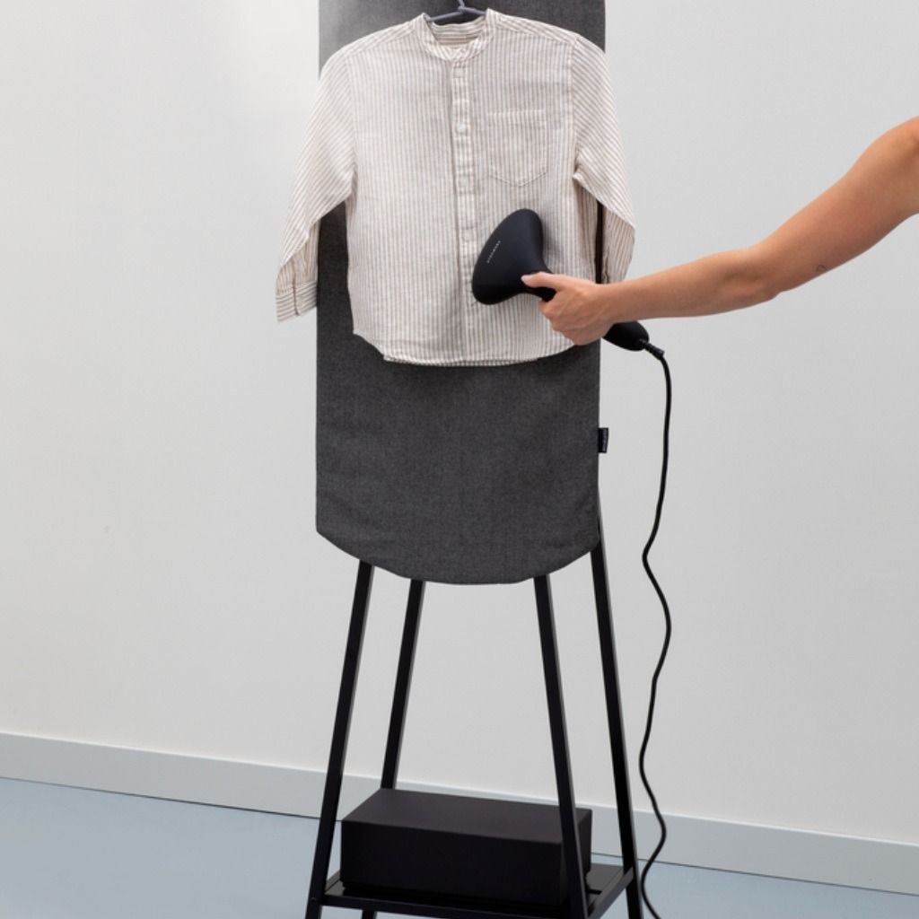 Asse da stiro verticale Linn Pepper Black