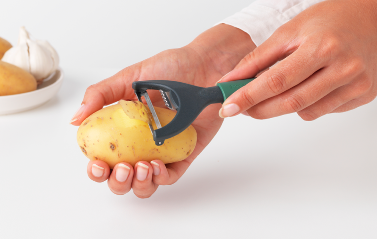 Food Y-Peeler plus Zester TASTY+ - Fir Green
