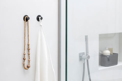 Les 8 accessoires indispensables dans la salle de bain