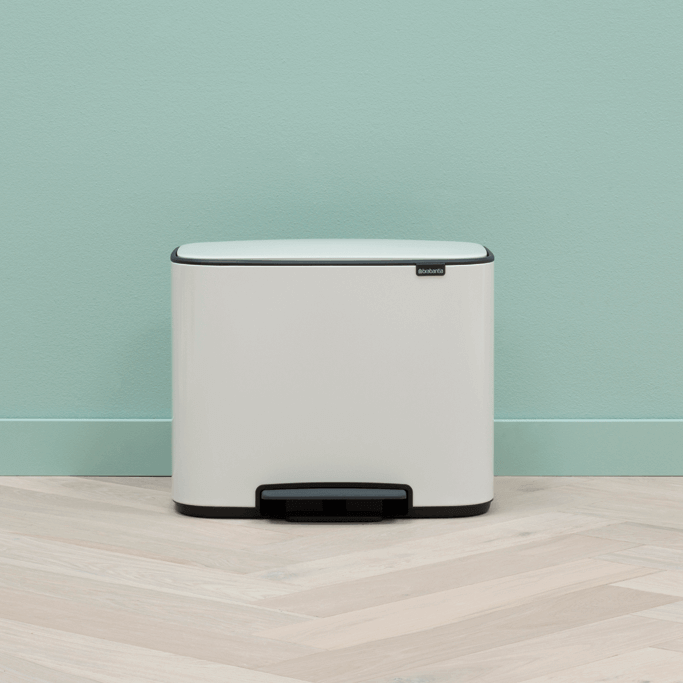 Bo Pedal Bin from Brabantia in white. Discover the Bo collection now.